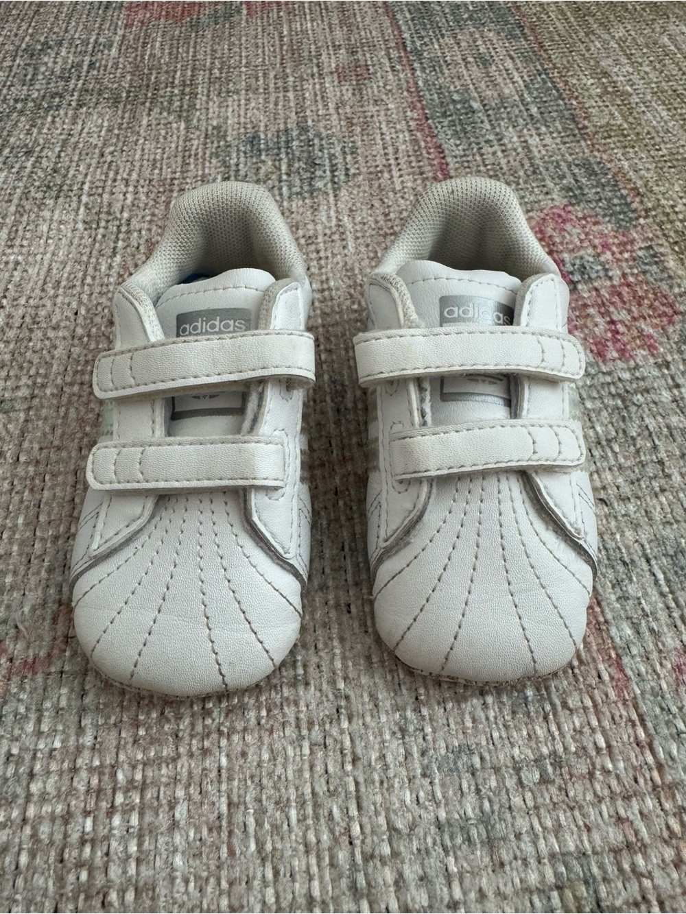 Adidas Superstars Baby Crib Sneakers with Iridescent Stripes - Picture 5 of 7